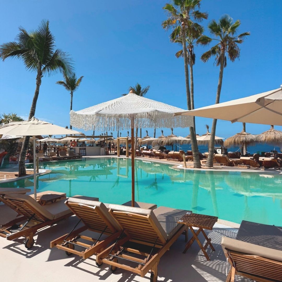 Hamacas en Las Rocas Beach Club