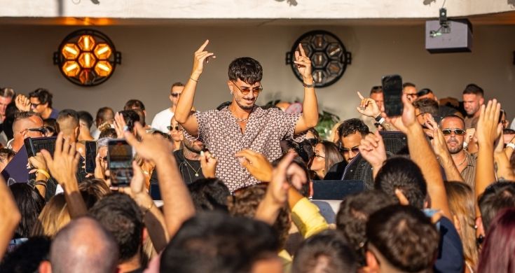 FARRA ON THE BEACH WADE