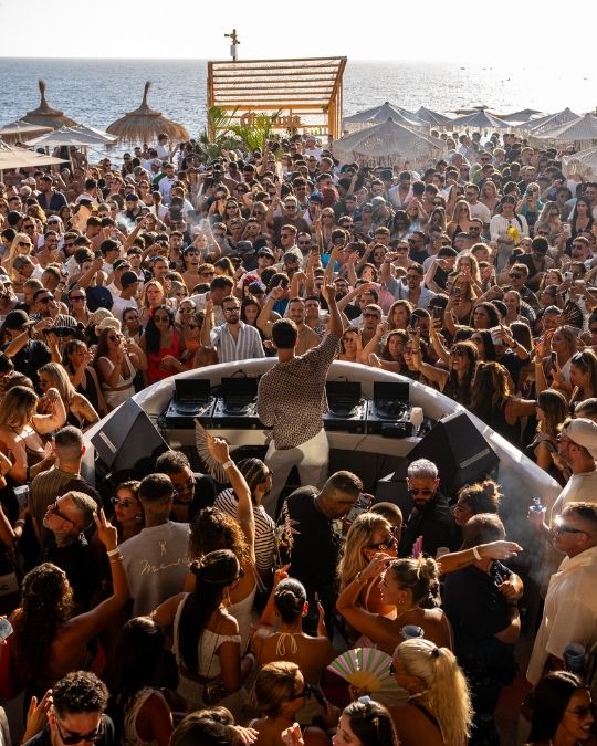 LAS ROCAS - FARRA ON THE BEACH (3)