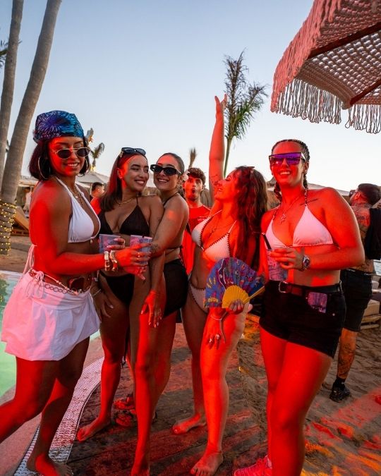 LAS ROCAS - FARRA ON THE BEACH (7)