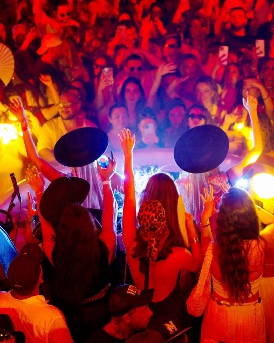 LAS ROCAS - FARRA ON THE BEACH (9)